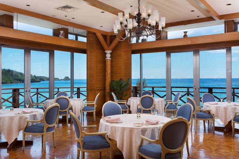 2022年12月20日（火）沖縄テレビ「アゲアゲめし」にて、「ルッサンス リゾート オキナワ」海を望むフレンチレストラン“フォーシーズン”のディナーコース“琉球セゾン”が紹介されました。