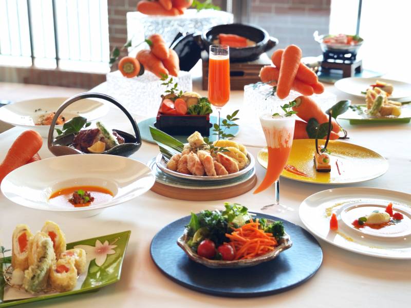 【徳島の春にんじんフェア】4/12～5/31開催。生産量日本一、徳島の春にんじん。アオアヲ ナルト リゾート 5つのレストランでは、料理長自慢のやわらかくて甘い春にんじん料理・スイーツ・ドリンクが楽しめます。フェア初日の4月12日＜徳島県にんじんの日＞には、ご宿泊のお客様に、春にんじんジュースを無料でご提供いたします。https://youtu.be/JhjbVUzmSM4?si=2x9bbU_TIm_4JOkk